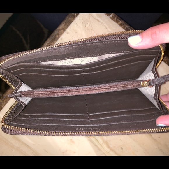 Michael Kors Wallet - Picture 6 of 8